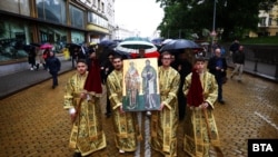 Тържествено шествие до паметника на „Св. св. Кирил и Методий“ пред Националната библиотека „Св. св. Кирил и Методий“ по повод 24 май