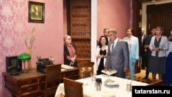 Татарстан президенты Рөстәм Миңнеханов Татар әдәбияты музеенда, 1 июль 2019