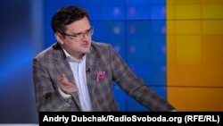 «Я вважаю, що все, що не є російською вакциною, добре. Потреба у вакцині буде шалена», – заявив Дмитро Кулеба