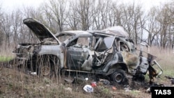 Автомобиль Специальной мониторинговой миссии ОБСЕ после взрыва возле села Пришиб в Луганской области, 23 апреля 2017 года