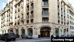 Прилетев из Ташкента 21 июня, Кахрамонжон Олимов на следующий день заселился в отель Sofitel Arc-de-Triomphe, где забронировал номер на девять ночей