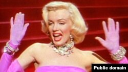 مریلین مونرو در تیزر فیلم «آقایان موطلایی‌ها را ترجیح می‌دهند» عکس از: ویکیپدیا