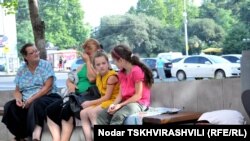 Пресс-спикер министерства Эка Гулуа заявила, что на самом деле министерство предоставило беженцам жилье в Западной Грузии