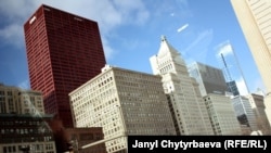 Чикаго пост-модерн архитектурасы менен таанылган.