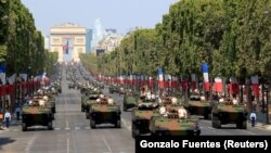 Парад у Парыжы ў 2018 годзе. Архіўнае фота