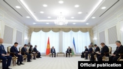 Кыргызстандын президенти Алмазбек Атамбаев баштаган делегация Ташкентке барды. 5-сентябрь, 2017-жыл. 