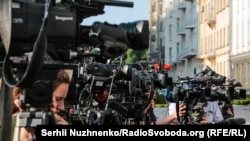 «Слід більше зробити для ослаблення міцного впливу олігархів на медіа», – йдеться у дослідженні «Репортерів без кордонів»