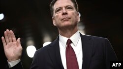 ՀԴԳ-ի նախկին տնօրեն Ջեյմս Քոմին Սենատի հետախուզության հանձնաժողովում երդվում է ճշմարտությունն ասել, Վաշինգթոն, 8 հունիսի, 2017թ.