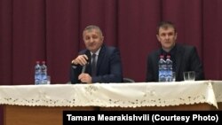 Президент проявлял выдержку, говорил жестко, но не грубил. Он подчеркнул, что все обязательства, которые взяло на себя руководство, остаются в силе