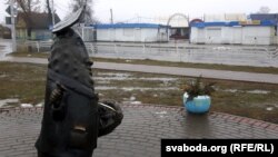 За «гурком» Шклоўскі рынак. Бязьлюдны