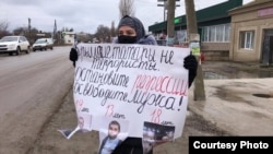 Riza Ömerovnıñ ömür arqadaşı bir kişilik narazılıq aktsiyasında, 2020 senesi dekabrniñ 27-si