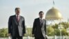 Türkmenistanyň prezidenti Gurbanguly Berdimuhamedow (sagda) we Ukrainanyň prezidenti Petro Poroşenko (çepde).