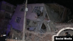 У результаті землетрусу понад 20 людей загинули і більш ніж тисяча постраждали