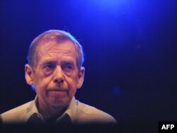 واتسلا هاول، ناراضی سیاسی مشهور چکسلواکی که آخرین رییس جمهوری این کشور تا پیش از جدایی آن به دو بخش بود.