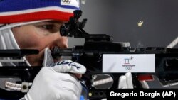 КӨН ФОТОСЫ: Биатлончы Эмиль Һегле Свенсен (Норвегия). Катнаш эстафетада Норвегия икенче урынны алды, илнең җыелмасы медальләр саны белән беренче урында бара.