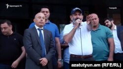 Armenia - Kapan mayor Ashot Haryapetian stands next to Prime Minister Nikol Pashinian at a public rally in the town's central square, Kapan, 07Jul2018