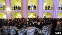 Петербурда полиция протест җыенын туктатырга маташа