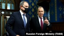Министры иностранных дел Азербайджана и России Джейхун Байрамов (слева) и Сергей Лавров