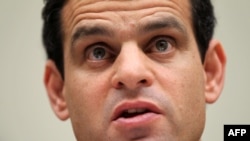 دیوید کوهن می‌گوید تمایل بالای ایرانیان به خرید طلا نشان‌دهنده تأثیرگذاربودن تحریم‌ها و در نتیجه افول ارزش ریال است.