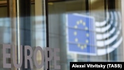 اتحادیه اروپا گفته است ۱.۲ میلیون یوروی اختصاص‌یافته به سیل‌زدگان ایران را در اختیار نهادهایی همچون صلیب سرخ جهانی و هلال احمر ایران قرار می‌دهد.