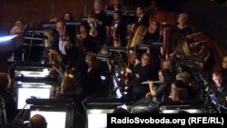 Останні приготування оркестру перед виставою