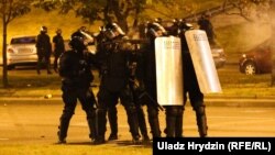 АМАП страляе па людзях гумовымі кулямі. 9-10 жніўня. Ілюстрацыйнае фота. 