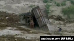 Döwgala obasyna gelen sil.