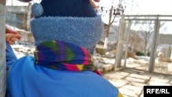 "159 болалари" панжаранинг нариги тарафидаги ҳаёт манзарасидан огоҳ ўсмоқда.