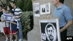 همراه با گروه های يهودی نيويورک، آن گروه از سناتورها و نمايندگان کنگره ايالات متحده نيز که يهودی هستند، اعلام کرده اند که در تظاهرات روز دوشنبه عليه رييس جمهوری ايران شرکت خواهند کرد.