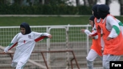 Иран -- футболчу аялдар.