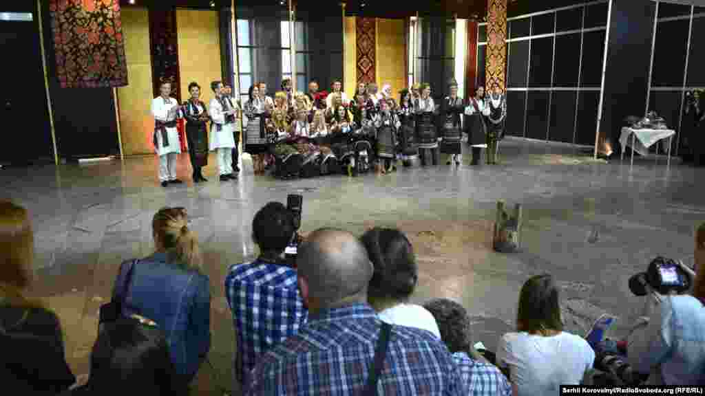 Фото на пам&#39;ять учасників заходу. Не кожен день можна побачити таку красу. А шкода...