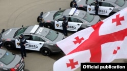 Остается открытым вопрос, как скандальный видеоролик этот попал в руки оппозиции? «Националы» на него пока не ответили, а неправительственные правозащитные организации уже заговорили о грубейшем нарушении законодательства