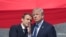 Эммануел Макрон менен Дональд Трамп. Былтыркы сүрөт. 
