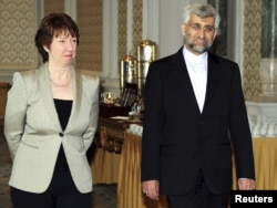 سعید جلیلی و کاترین اشتون (مسئول وقت سیاست خارجی اتحادیۀ اروپا) در مذاکرات استانبول، بهمن ۱۳۸۹