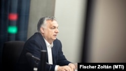 За словами прем’єр-міністра, починаючи з наступного тижня, ті, хто був вакцинований, зможуть відвідувати готелі, ресторани, театри, кінотеатри, спортзали