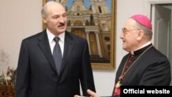 Архівна фотографія. Під час зустрічі Олександра Лукашенка з головою білоруських католиків Митрополитом Мінсько-Могилівським Тадеушем Кандрусевичем. Мінськ, 14 квітня 2007 р.