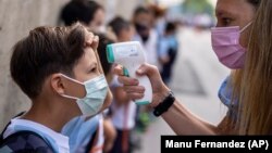 Надання дітям доступу до вакцин проти коронавірусу вважається ключем до стримування пандемії і повернення світу до нормального життя