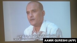 ارتش پاکستان پیش‌تر ویدئویی منتشر کرده بود که جاداو در آن به «سال‌ها اقدام برای ایجاد تنش در پاکستان»، «اعتراف می‌کند»