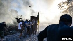 Сутички між активістами, місцевими мешканцями і
працівниками спірної забудови