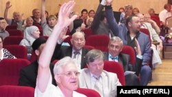 Рәфис Корбанов (алда)