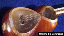 Хоразмлик Рауф Оллобергановнинг айтишича, "Дийдор ширин" кўрсатувида тор билан билан чиқиш ҳам маън этилган.