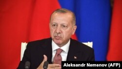 رجب طیب اردوغان در جمع خبرنگاران از پیشرفت در توافقات با آمریکا، استقبال کرده اما افزوده «باید فورا پیشرفت کند».