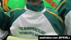 Hokkeý ýaryşyndaky tomaşaçylaryň biri