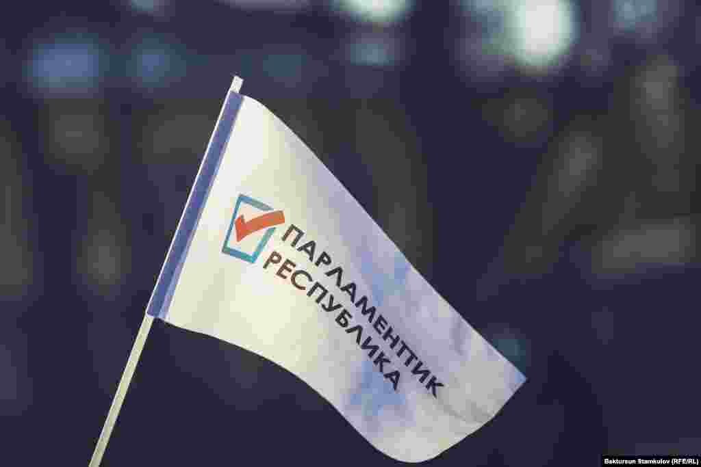 Мамлекетти башкаруунун формасын тандоо боюнча референдум боюнча расмий түрдө үгүт жүргүзүш үчүн 14 топ түзүлгөн. Алардын сегизи президенттик республика үчүн, бирөө президенттик республикага каршы, үчөө парламенттик республикага жана экөө баарына каршы үгүт жүргүзүштү.