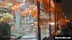 Belarus -- newsstand in Minsk, 21Nov2008