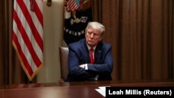 ԱՄՆ - Նախագահ Դոնալդ Թրամփը Սպիտակ տանը առողջապահության ոլորտի պաշտոնյաների հետ հանդիպման ժամանակ, Վաշինգտոն, 14-ը ապրիլի, 2020թ.