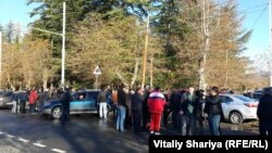 В последние годы жители Маяка стали время от времени собираться на акции протеста и требовать закрытия свалки