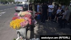 Զվարթնոցի ծաղկեգործների երեկվա բողոքի ակցիան Երևան-Արմավիր մայրուղում