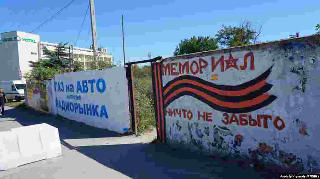 Obyezdnaya soqağı tarafından eski mezarlıqqa kiriş