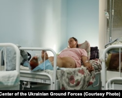 Женщина, раненая при авиаударе по Яровой, в одной из больниц Донецкой области